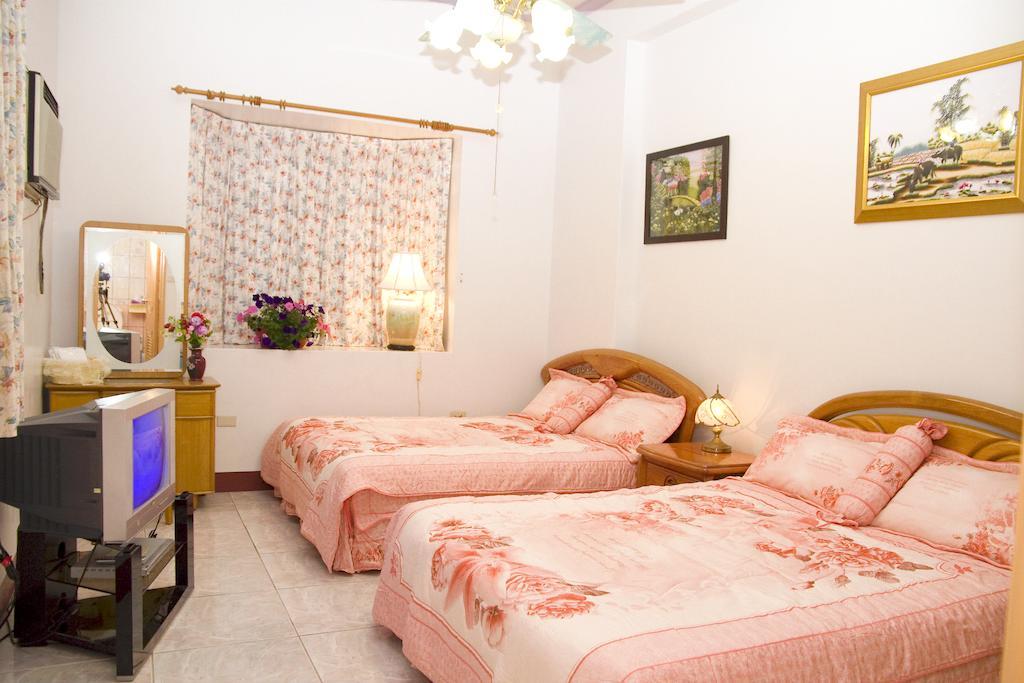 Yilan Xiang Feng Homestay وجي الغرفة الصورة